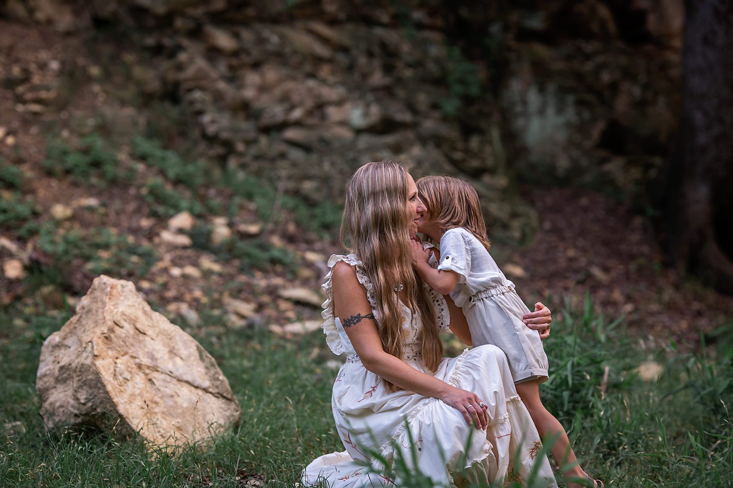 san antonio family photographer son telling secret